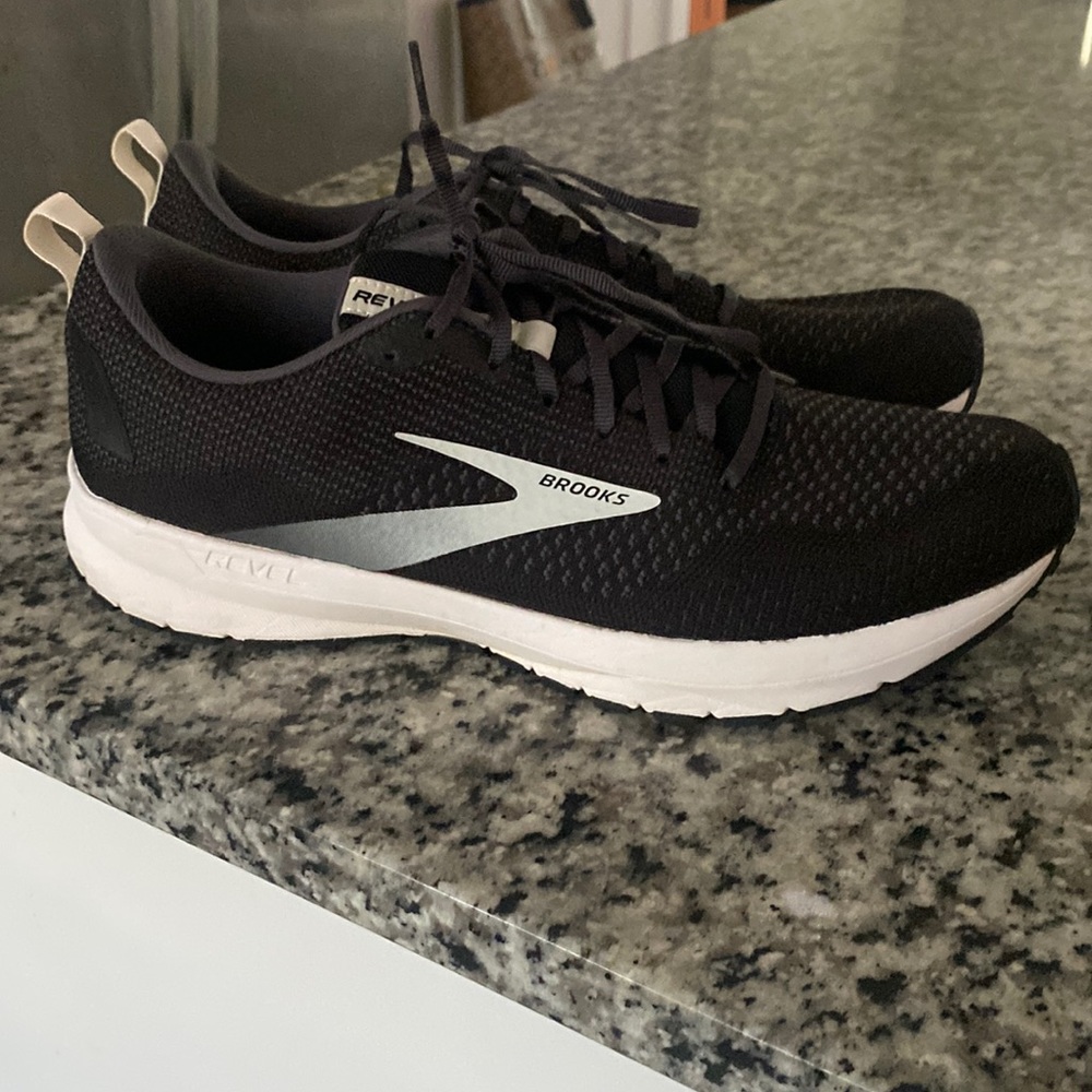 Brooks Revel 4